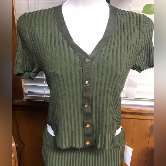 2 Piece Ribbed Knit V Neck Crop Top and High Waist MIDI, Bodycon Pencil Skirt - Picture 2 of 8